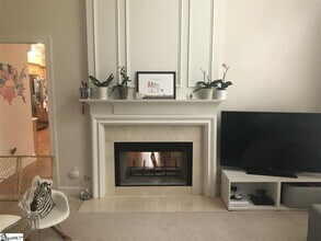 201 Ascot Ridge Ln in Greer, SC - Foto de edificio - Building Photo