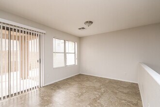 9415 Virginia Ave in Phoenix, AZ - Foto de edificio - Building Photo