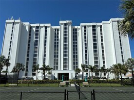 2425 Gulf of Mexico Dr, Unit 7F in Longboat Key, FL - Building Photo