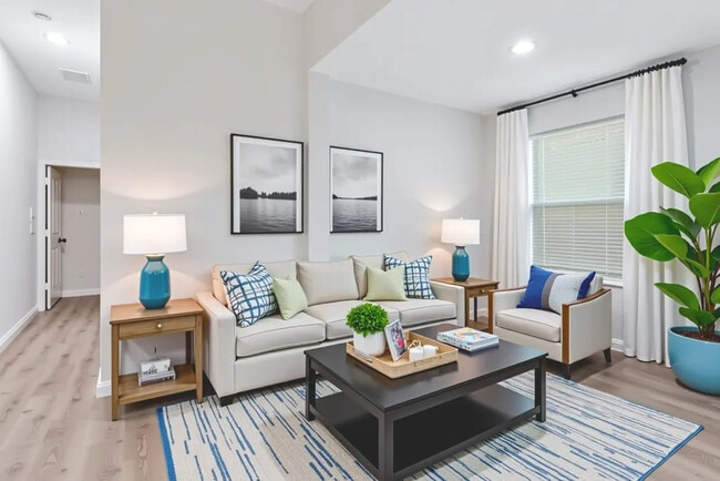 813 W 9th St, Unit 813