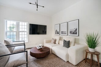 10 5th Ave in New York, NY - Building Photo - Building Photo