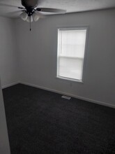 919 Division St in Indianapolis, IN - Foto de edificio - Building Photo