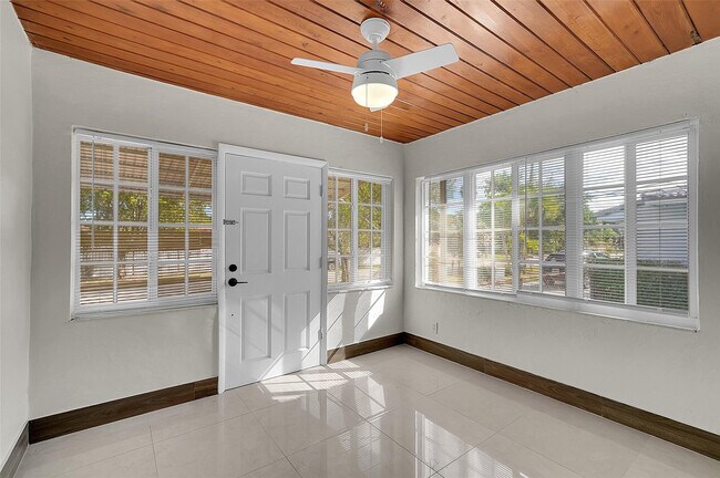 330-348 SW 48th Ave in Miami, FL - Building Photo - Building Photo