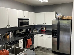 115 W Peachtree Pl NW in Atlanta, GA - Foto de edificio - Building Photo