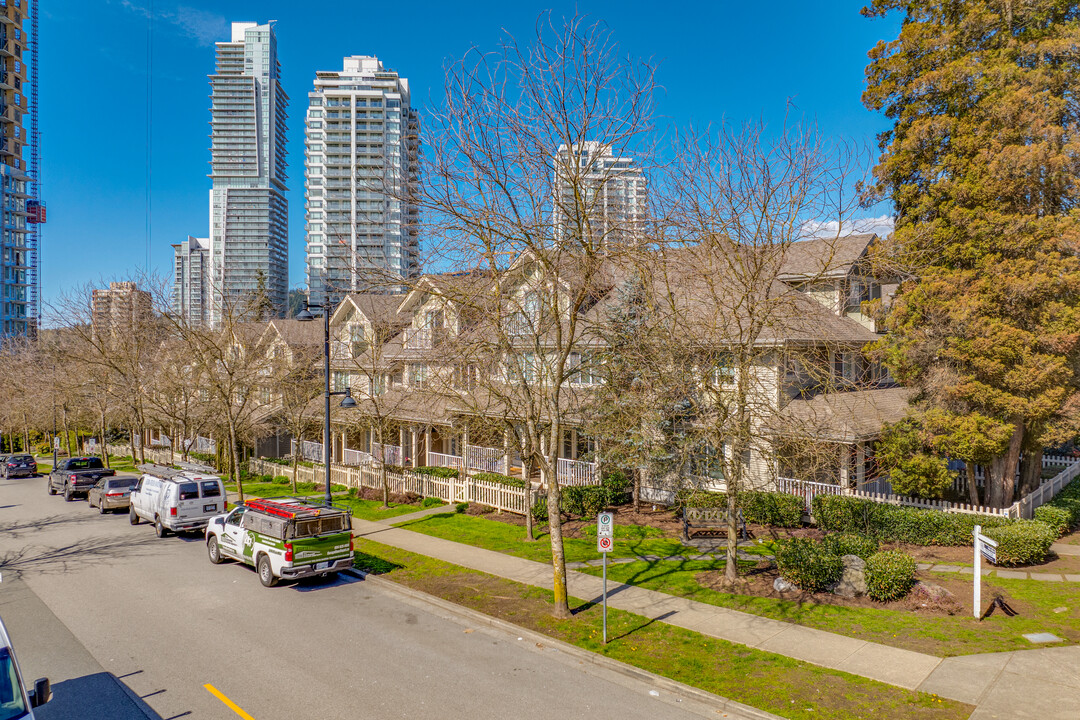 621 Langside Av in Coquitlam, BC - Building Photo