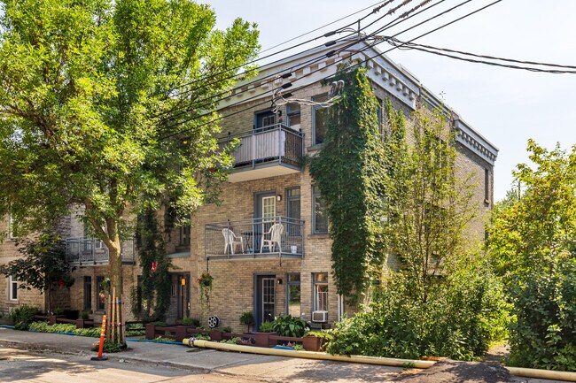 4318 De La Roche Rue in Montréal, QC - Building Photo - Primary Photo