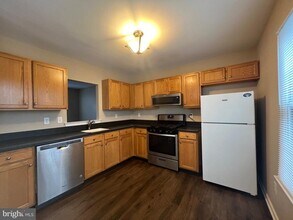 174 Birch Hollow Dr in Bordentown, NJ - Building Photo - Building Photo