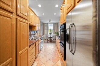 750 S Bundy Dr in Los Angeles, CA - Building Photo - Building Photo