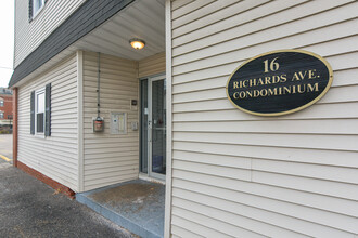 16 Richards Ave, Unit 301 in North Attleboro, MA - Foto de edificio - Building Photo