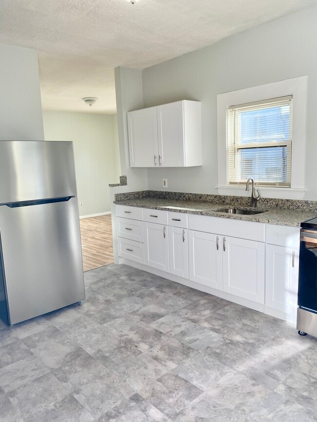 56 Broadway, Unit 1 in Somerville, MA - Foto de edificio - Building Photo