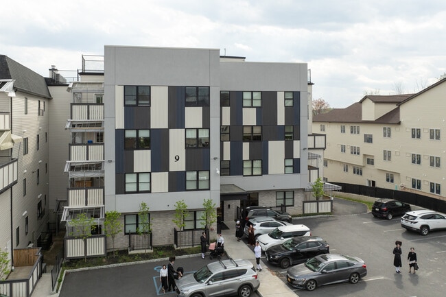 9 Lizensk Blvd in Monroe, NY - Foto de edificio - Building Photo