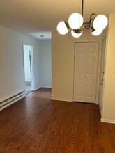 4304 W Shamrock Ln in McHenry, IL - Building Photo - Building Photo
