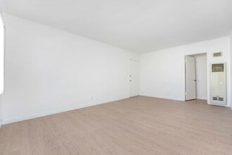 10250-70 Palms, Unit 10250-3 in Los Angeles, CA - Foto de edificio - Building Photo