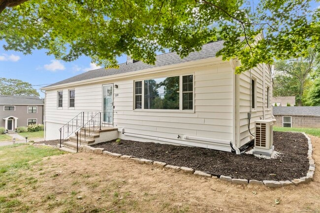 109 Bryan Hill Rd in Milford, CT - Building Photo - Building Photo
