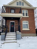 14 Perry St in Barrie, ON - Building Photo