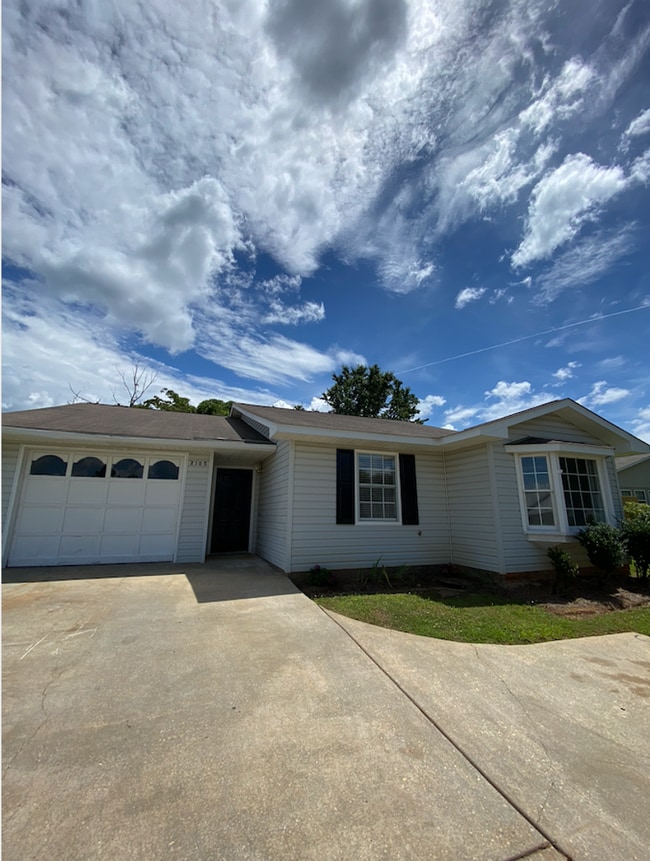 2105 Henderson Dr in Opelika, AL - Building Photo - Building Photo