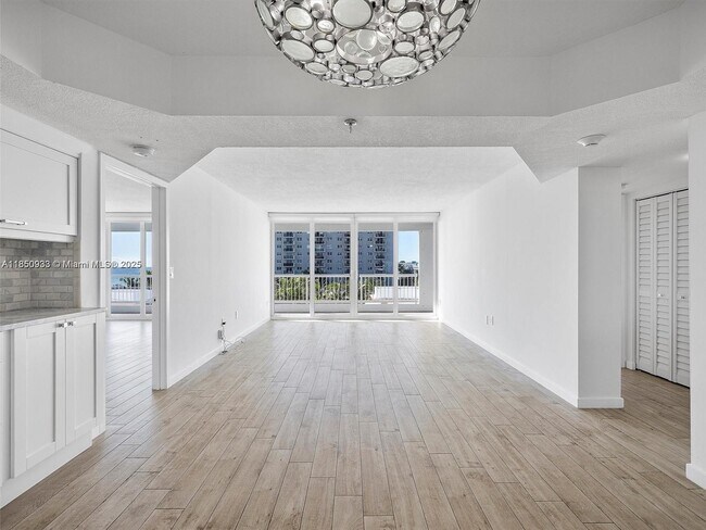 9341 Collins Ave in Surfside, FL - Building Photo - Building Photo