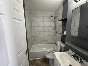 69 Dubuque St in Manchester, NH - Building Photo - Building Photo