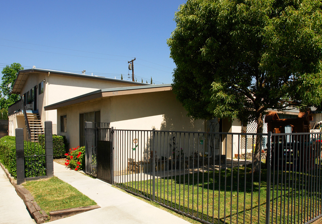 905 N Vineyard Ave in Ontario, CA - Building Photo