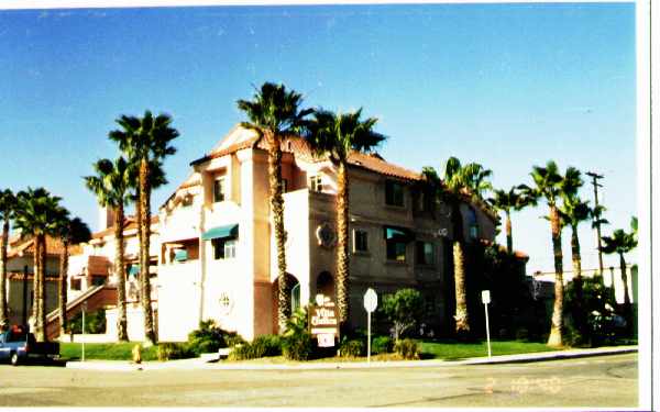 Villa Corsica in Huntington Beach, CA - Building Photo