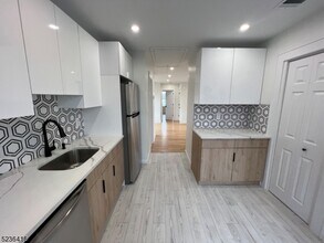 20 Parkview Ave-Unit -3 in Belleville, NJ - Foto de edificio - Building Photo