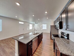 5936 Verdigris Dr in West Jordan, UT - Foto de edificio - Building Photo