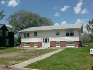 106 W Wandel Ave in Fort Pierre, SD - Building Photo