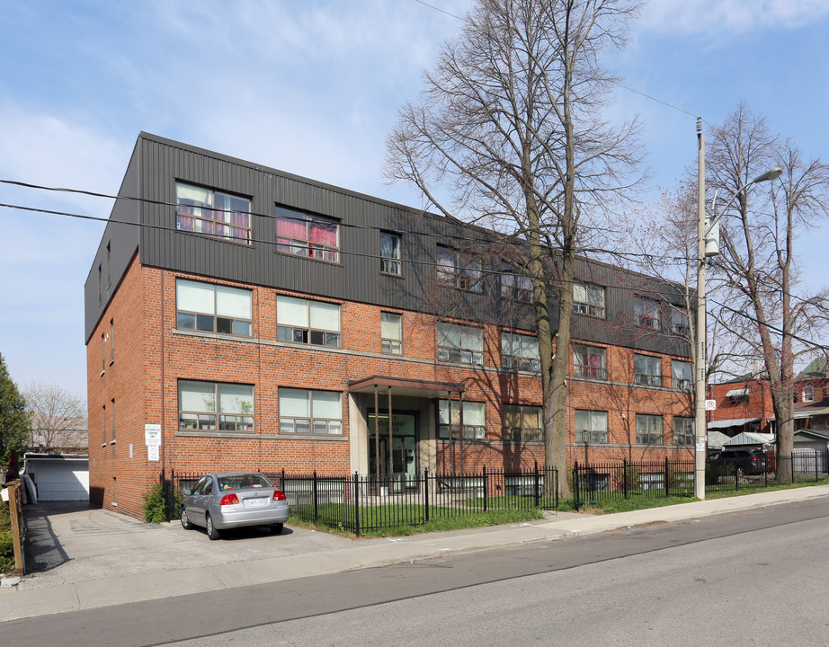 Westmount Apartments in Toronto, ON - Building Photo