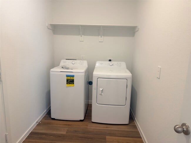 1214 Sandy Shore Ln in Iowa Colony, TX - Building Photo - Building Photo