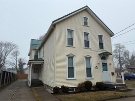 928 W 3rd St in Erie, PA - Building Photo