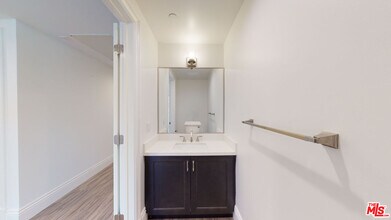 8700 Chalmers Dr in Los Angeles, CA - Building Photo - Building Photo
