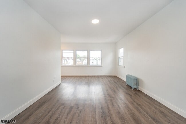 26 Prescott Ave-Unit -2 in Clifton, NJ - Foto de edificio - Building Photo