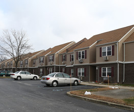 Poughkeepsie Village in Poughkeepsie, NY - Building Photo - Building Photo