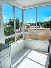 2501 Douglas Rd in Miami, FL - Building Photo - Building Photo