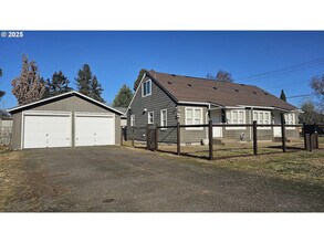 2105 W 13th Ave in Eugene, OR - Building Photo - Building Photo