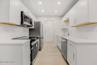 178 Amberly Dr in Englishtown, NJ - Building Photo - Building Photo