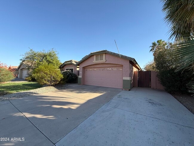 9641 E Onza Ave in Mesa, AZ - Building Photo - Building Photo