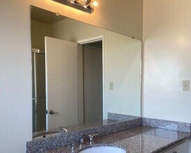 4439 Ocean View Blvd in Montrose, CA - Foto de edificio - Building Photo