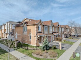 1224 Parkwest Pl in Mississauga, ON - Building Photo