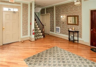 446 Bellevue Ave in Newport, RI - Building Photo - Building Photo