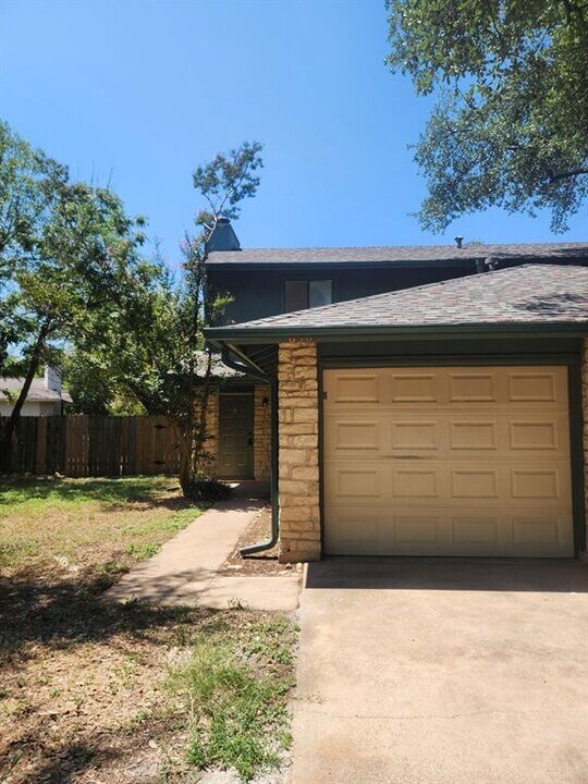 6905 Argonne Forest Cove in Austin, TX - Building Photo