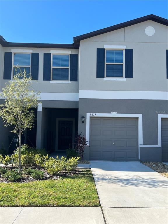 9627 Pembrooke Pines Dr in Sun City Center, FL - Foto de edificio - Building Photo