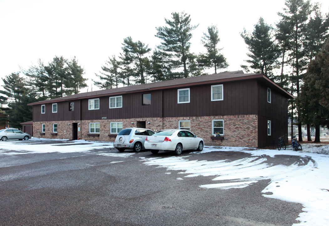 2722 Nelson Dr in Menomonie, WI - Building Photo