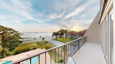 520 Beach Blvd, Unit 501 in Biloxi, MS - Foto de edificio - Building Photo