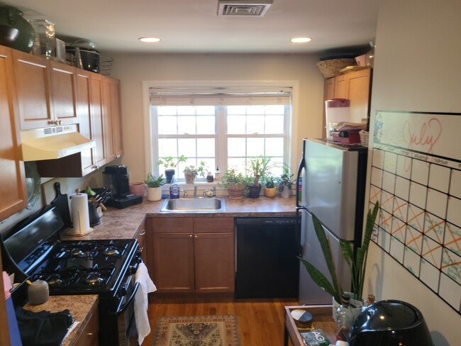 9 Cottage Plz, Unit 2