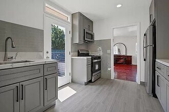 470 S Hamel Rd, Unit 1 in Los Angeles, CA - Building Photo - Building Photo