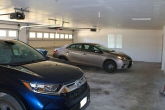 49 Arbor Hill Cir in Iowa City, IA - Building Photo - Building Photo