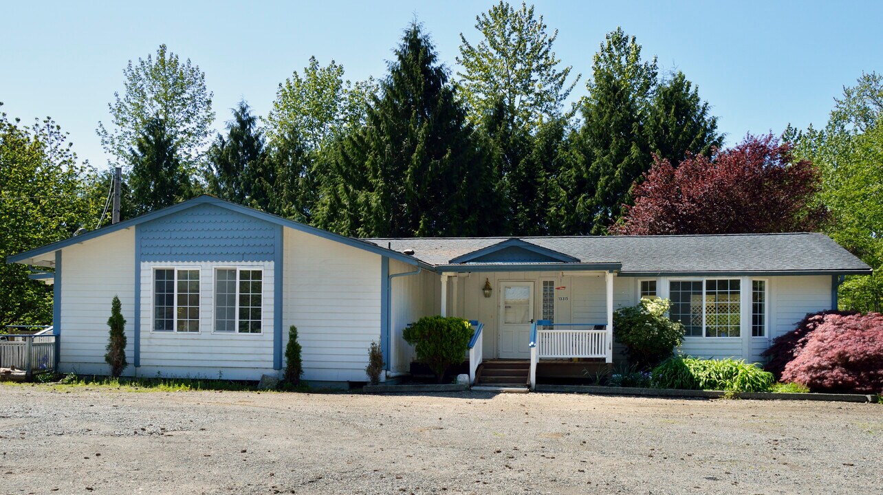 13315 Lost Lake Rd in Snohomish, WA - Building Photo