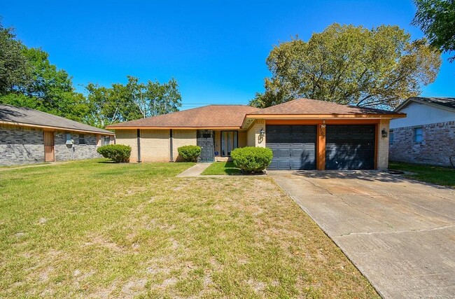 1002 Kenforest Dr in Missouri City, TX - Building Photo - Building Photo