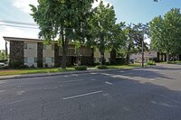 Building Photo - Howe Manor **NO AVAILABILITY** Apartments in Sacramento, California